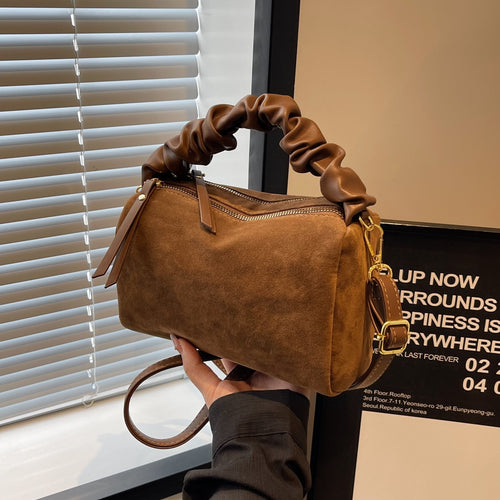 Alma – Mockaväska med rynkat handtag