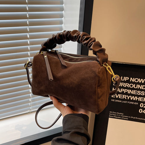 Alma – Mockaväska med rynkat handtag